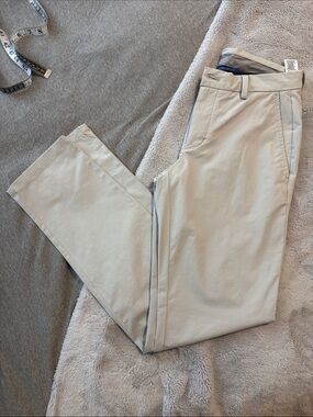 Vineyard Vines Men's Performance  Chinos 28x32